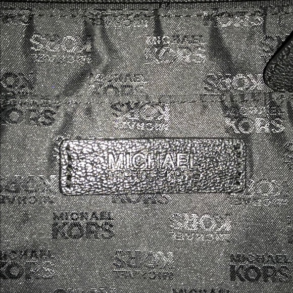 Authentic Michael Kors Handbag - Picture 5 of 8